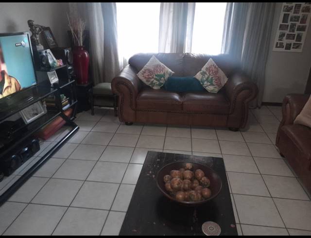 2 BEDROOM TOWNHOUSE FOR SALE IN BO-DORP